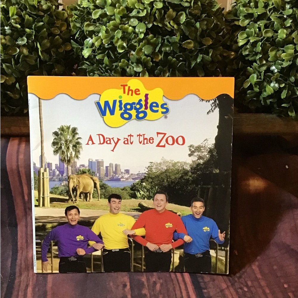 The wiggles a day at the zoo 2004 paperback